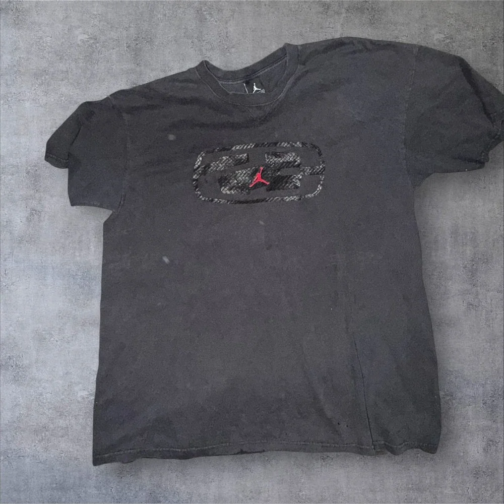 Jordan Brand Mens XL Black Graphic T-Shirt 23 Carbon Fiber Script Distressed
